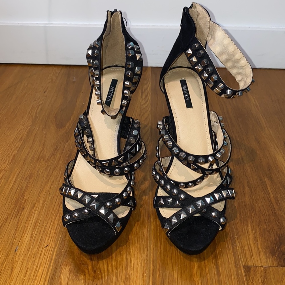 Forever 21 Black Suede Silver Studded Platform Ankle Strap Heel Size 10 - Picture 4 of 8